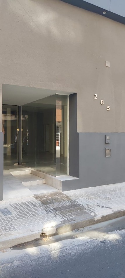 AMPLIO LOCAL COMERCIAL DOBLE ALTURA CON BAÑO Y ENTREPISO EN SAN JUAN 285