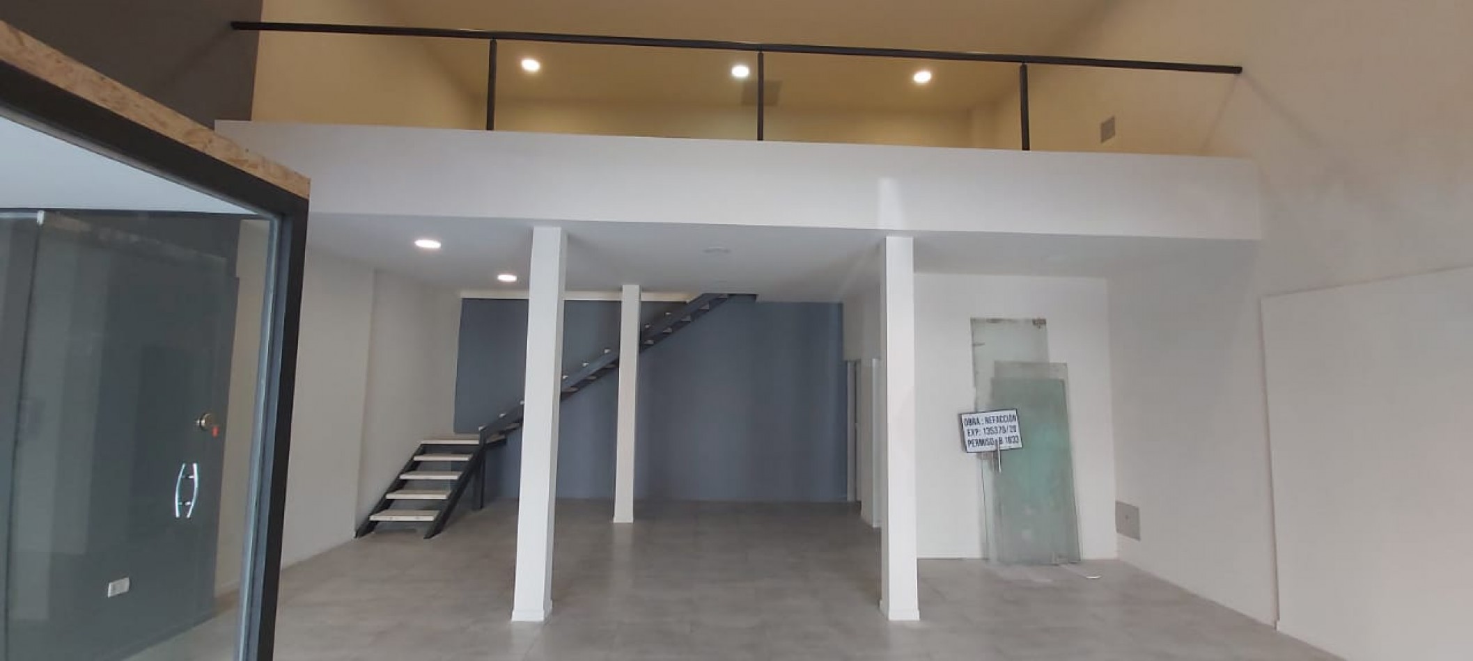 AMPLIO LOCAL COMERCIAL DOBLE ALTURA CON BAÑO Y ENTREPISO EN SAN JUAN 285