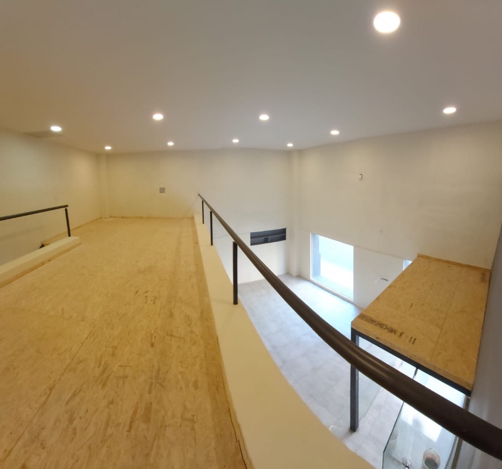 AMPLIO LOCAL COMERCIAL DOBLE ALTURA CON BAÑO Y ENTREPISO EN SAN JUAN 285