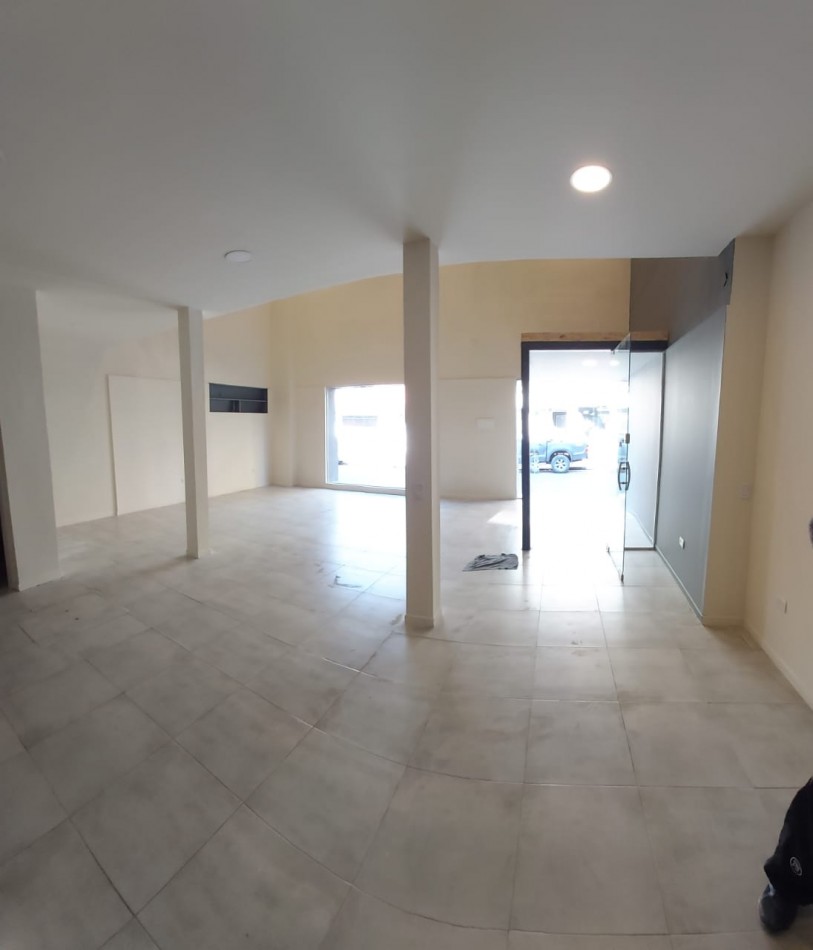 AMPLIO LOCAL COMERCIAL DOBLE ALTURA CON BAÑO Y ENTREPISO EN SAN JUAN 285