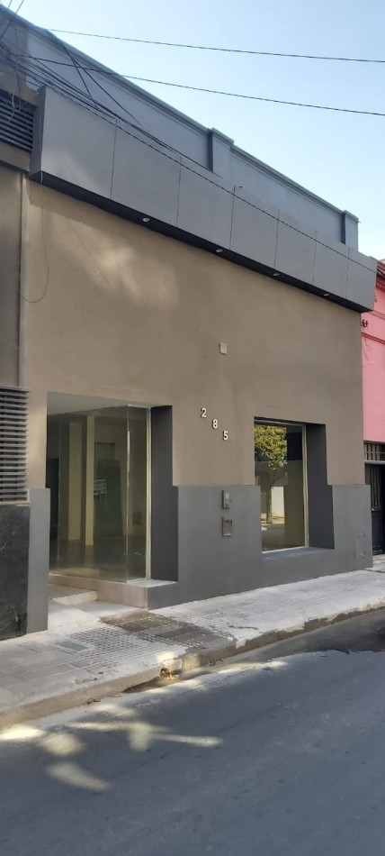 AMPLIO LOCAL COMERCIAL DOBLE ALTURA CON BAÑO Y ENTREPISO EN SAN JUAN 285