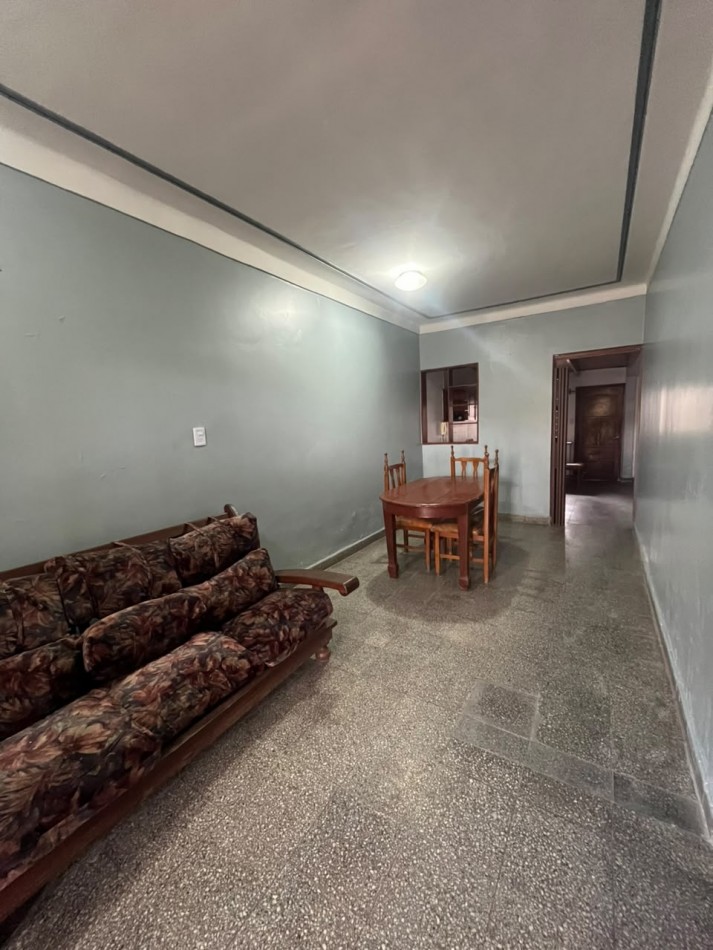 CASA DE DOS DORMITORIOS A UNA CUADRA Y MEDIA DE MATE DE LUNA AL 2700
