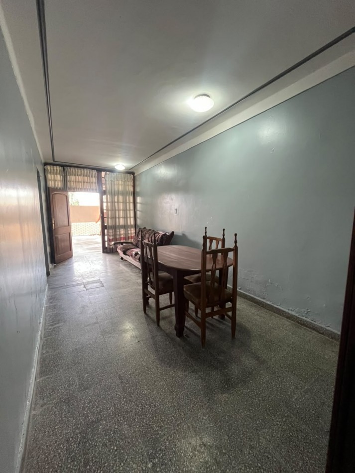 CASA DE DOS DORMITORIOS A UNA CUADRA Y MEDIA DE MATE DE LUNA AL 2700