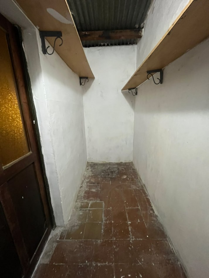 CASA DE DOS DORMITORIOS A UNA CUADRA Y MEDIA DE MATE DE LUNA AL 2700