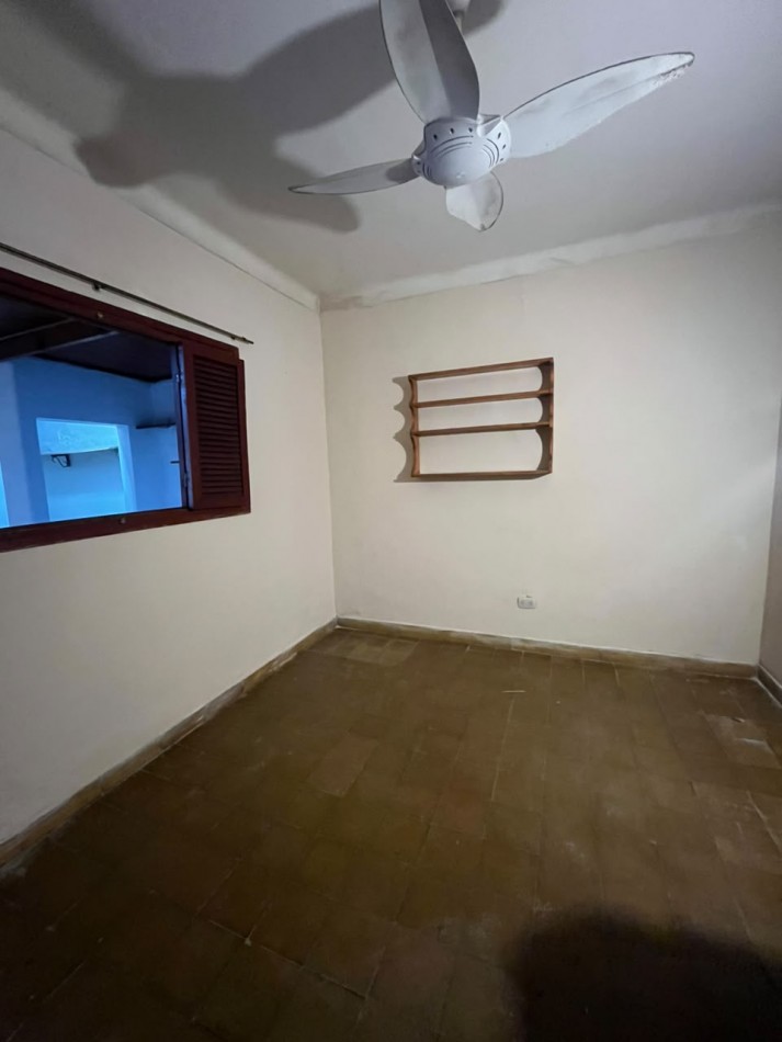 CASA DE DOS DORMITORIOS A UNA CUADRA Y MEDIA DE MATE DE LUNA AL 2700