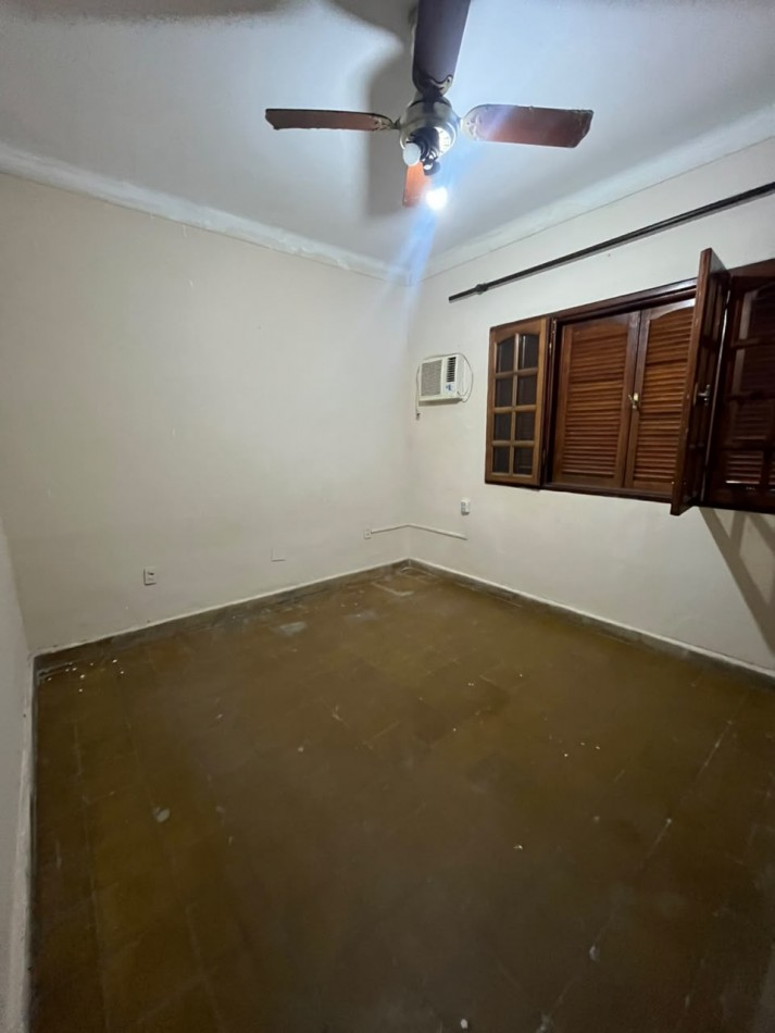 CASA DE DOS DORMITORIOS A UNA CUADRA Y MEDIA DE MATE DE LUNA AL 2700