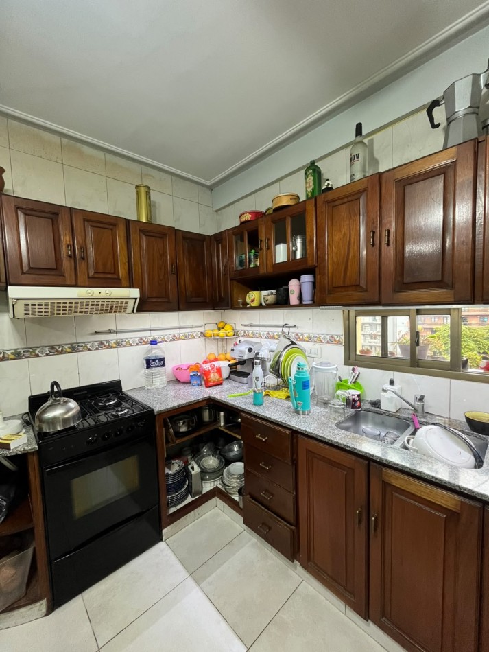 HERMOSO DEPARTAMENTO CON COCHERA, DEPENDENCIA Y AMENITIES DE DOS DORMITORIOS APTO CREDITO EN AVENIDA AVELLANEDA 837