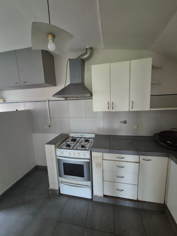 DUPLEX DE TRES DORMITORIOS EN THAMES Y BEETHOVEN EN YERBA BUENA A DOS CUADRAS DE AVENIDA PERON