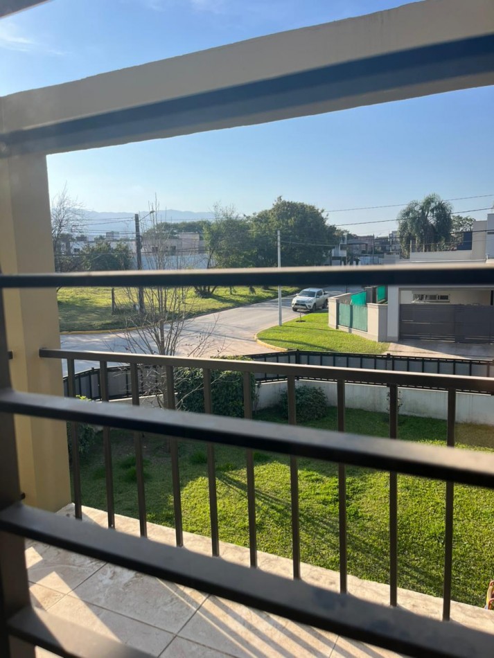 DUPLEX DE TRES DORMITORIOS EN THAMES Y BEETHOVEN EN YERBA BUENA A DOS CUADRAS DE AVENIDA PERON