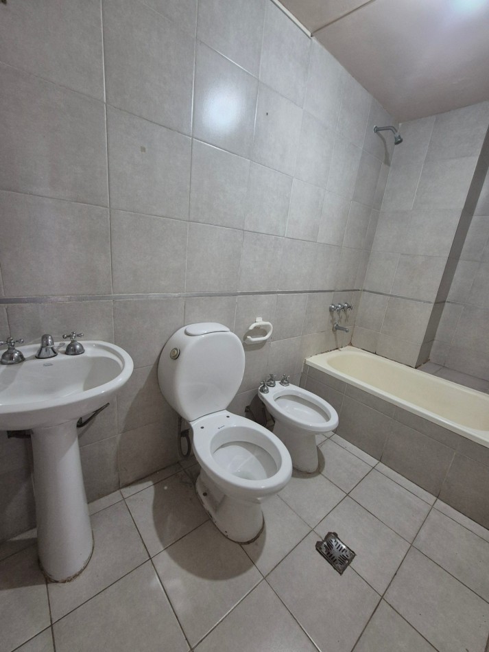 MONOAMBIENTE CON BALCON EN BARRIO NORTE, MONTEAGUDO 512 ENTRE SANTIAGO Y CORRIENTES
