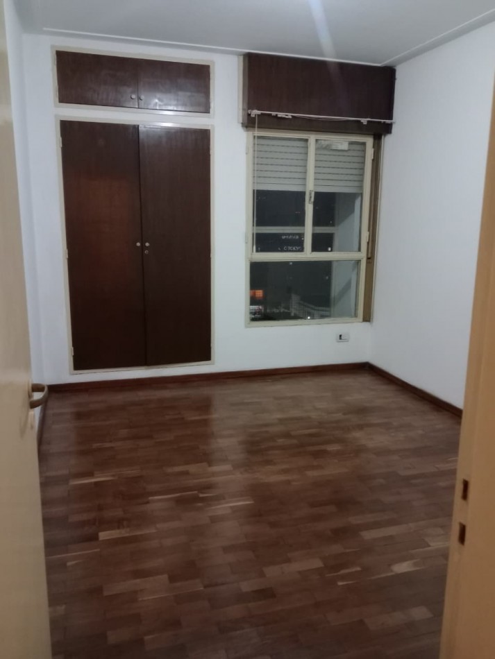 DEPARTAMENTO DE TRES DORMITORIOS EN 24 DE SETIEMBRE AL 1.000