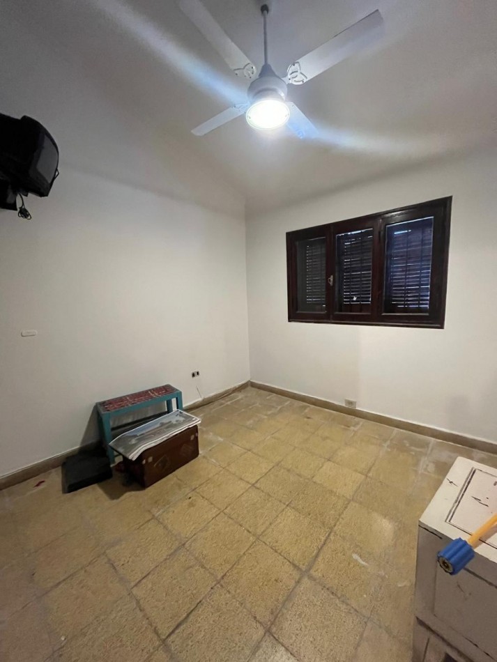 CASERON EN YERBA BUENA TERRENO DE 1200 M2 TRES DORMITORIOS, DEPENCIA, PILETA Y PARQUE 