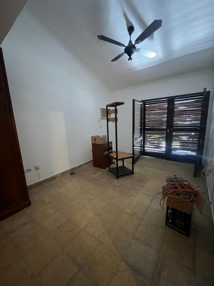 CASERON EN YERBA BUENA TERRENO DE 1200 M2 TRES DORMITORIOS, DEPENCIA, PILETA Y PARQUE 