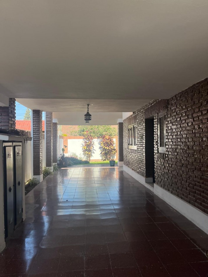 CASERON EN YERBA BUENA TERRENO DE 1200 M2 TRES DORMITORIOS, DEPENCIA, PILETA Y PARQUE 