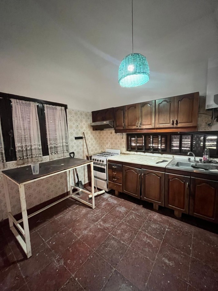 CASERON EN YERBA BUENA TERRENO DE 1200 M2 TRES DORMITORIOS, DEPENCIA, PILETA Y PARQUE 