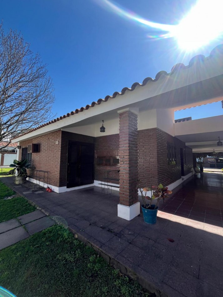 CASERON EN YERBA BUENA TERRENO DE 1200 M2 TRES DORMITORIOS, DEPENCIA, PILETA Y PARQUE 