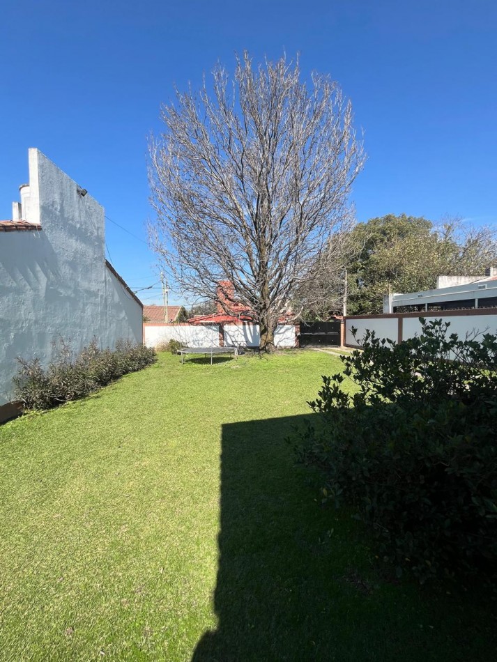 CASERON EN YERBA BUENA TERRENO DE 1200 M2 TRES DORMITORIOS, DEPENCIA, PILETA Y PARQUE 