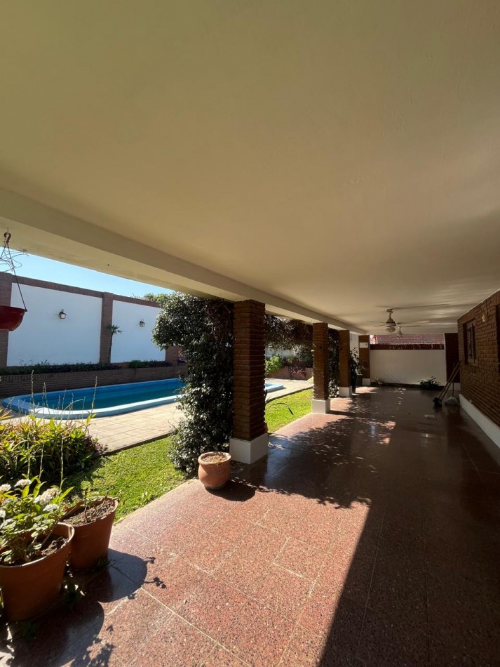 CASERON EN YERBA BUENA TERRENO DE 1200 M2 TRES DORMITORIOS, DEPENCIA, PILETA Y PARQUE 