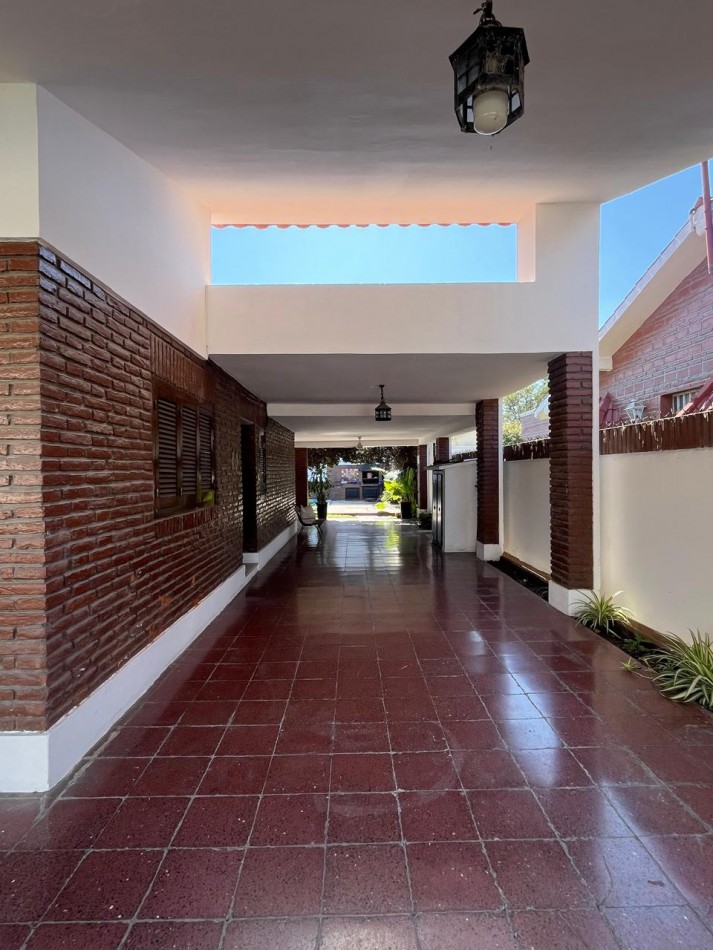 CASERON EN YERBA BUENA TERRENO DE 1200 M2 TRES DORMITORIOS, DEPENCIA, PILETA Y PARQUE 
