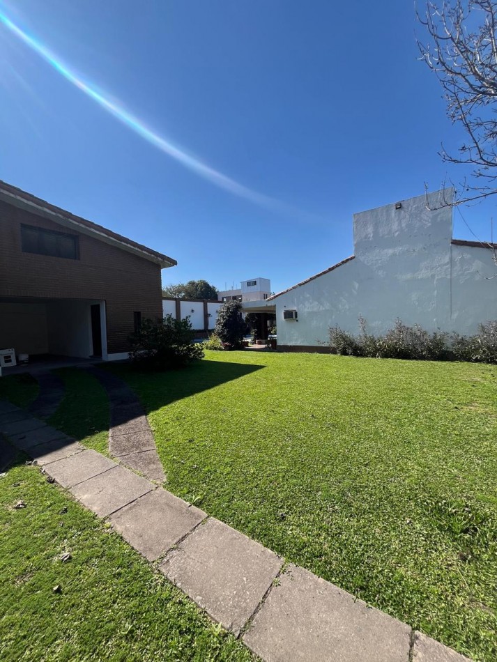 CASERON EN YERBA BUENA TERRENO DE 1200 M2 TRES DORMITORIOS, DEPENCIA, PILETA Y PARQUE 