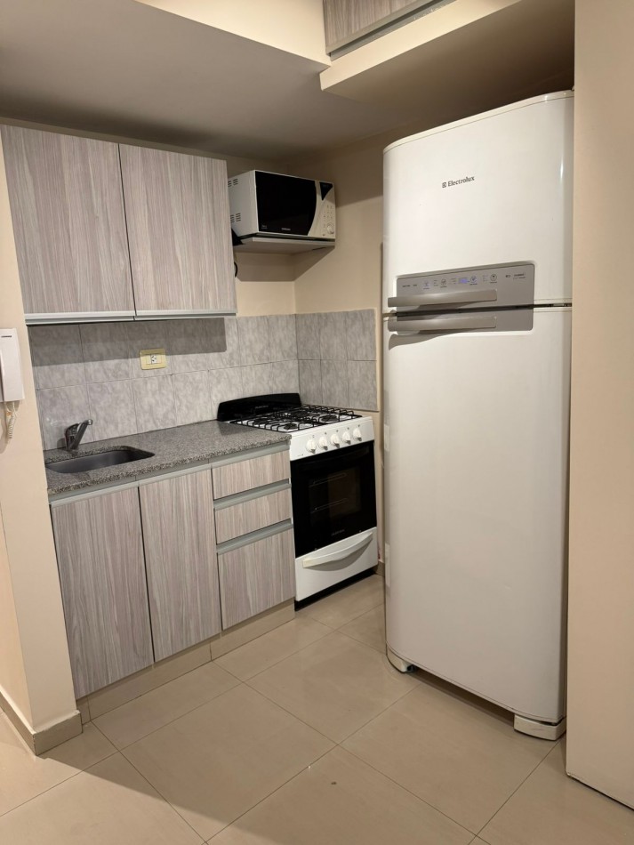 DEPARTAMENTO DE UN DORMITORIO CON AA EN SAN LORENZO AL 900 