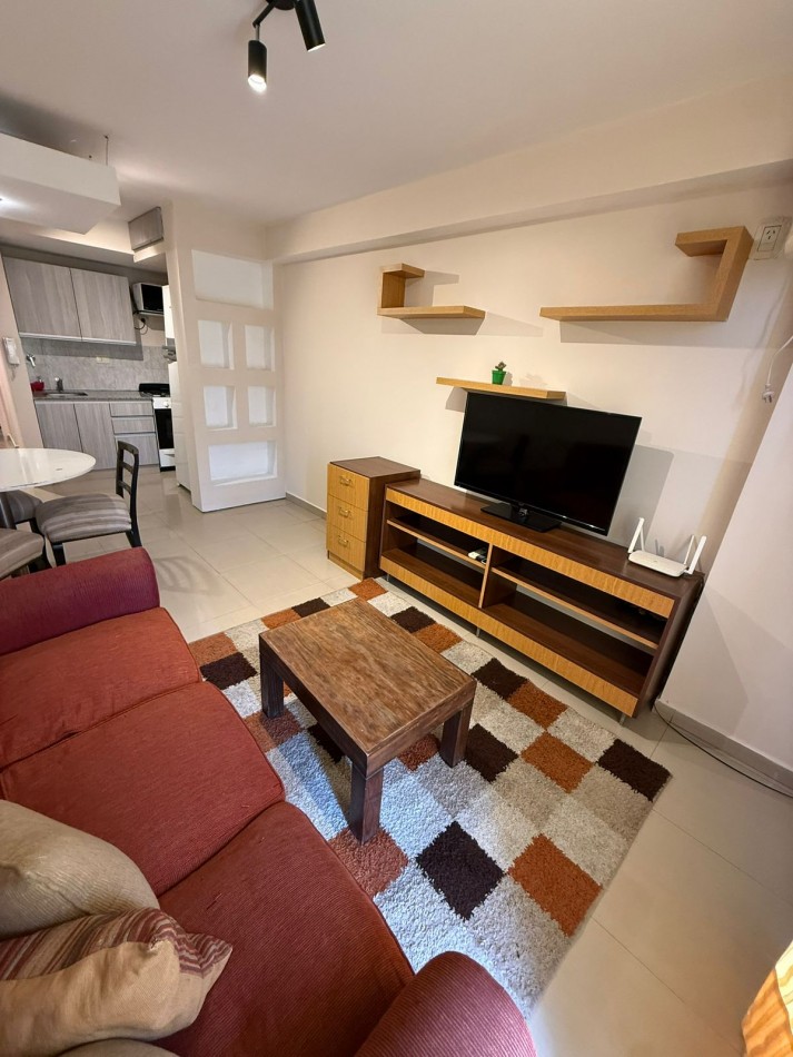 DEPARTAMENTO DE UN DORMITORIO CON AA EN SAN LORENZO AL 900 