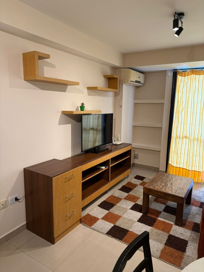 DEPARTAMENTO DE UN DORMITORIO CON AA EN SAN LORENZO AL 900 