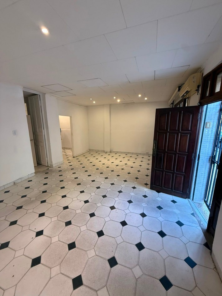 CASA TRES DORMITORIOS EN CRISOSTOMO ALVAREZ AL 1300 VIVIENDA O COMERCIAL