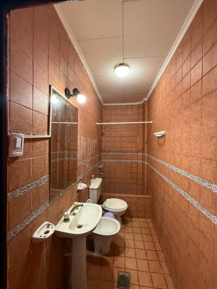 CASA TRES DORMITORIOS EN CRISOSTOMO ALVAREZ AL 1300 VIVIENDA O COMERCIAL