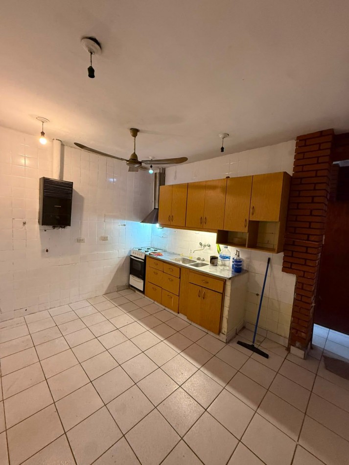 CASA TRES DORMITORIOS EN CRISOSTOMO ALVAREZ AL 1300 VIVIENDA O COMERCIAL