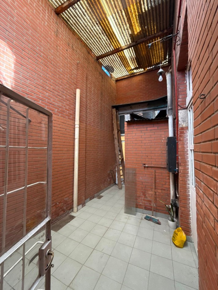 CASA TRES DORMITORIOS EN CRISOSTOMO ALVAREZ AL 1300 VIVIENDA O COMERCIAL