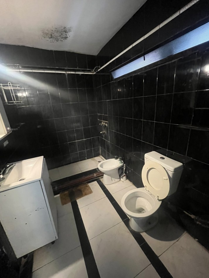 DEPARTAMENTO DE DOS DORMITORIOS EN CRISOSTOMO CASI AVENIDA COLON CON COCHERA Y PATIO