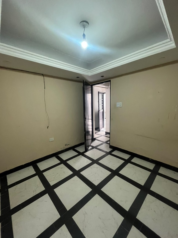 DEPARTAMENTO DE DOS DORMITORIOS EN CRISOSTOMO CASI AVENIDA COLON CON COCHERA Y PATIO