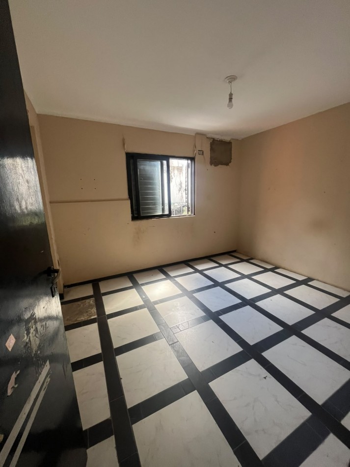 DEPARTAMENTO DE DOS DORMITORIOS EN CRISOSTOMO CASI AVENIDA COLON CON COCHERA Y PATIO