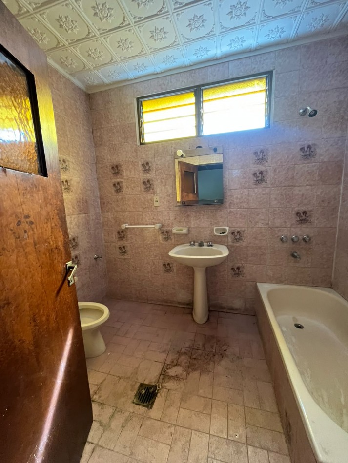 CASA EN YERBA BUENA DIEGO DE VILLARROEL AL 100 DE 6 DORMITORIOS APTA VIVIENDA O COMERCIAL