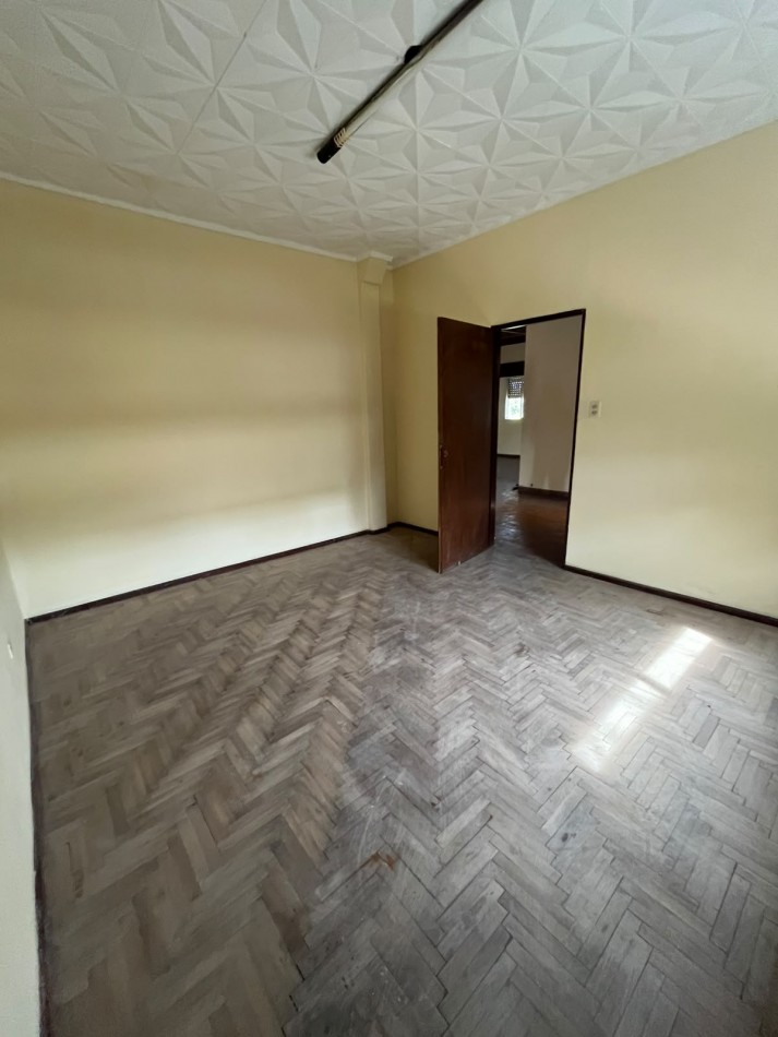 CASA EN YERBA BUENA DIEGO DE VILLARROEL AL 100 DE 6 DORMITORIOS APTA VIVIENDA O COMERCIAL