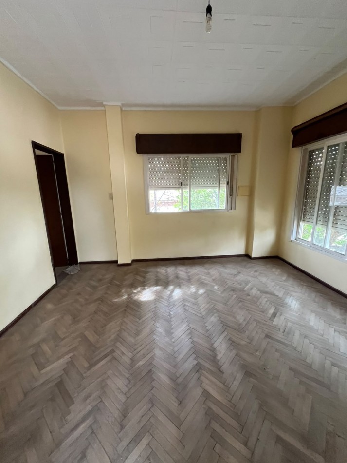 CASA EN YERBA BUENA DIEGO DE VILLARROEL AL 100 DE 6 DORMITORIOS APTA VIVIENDA O COMERCIAL