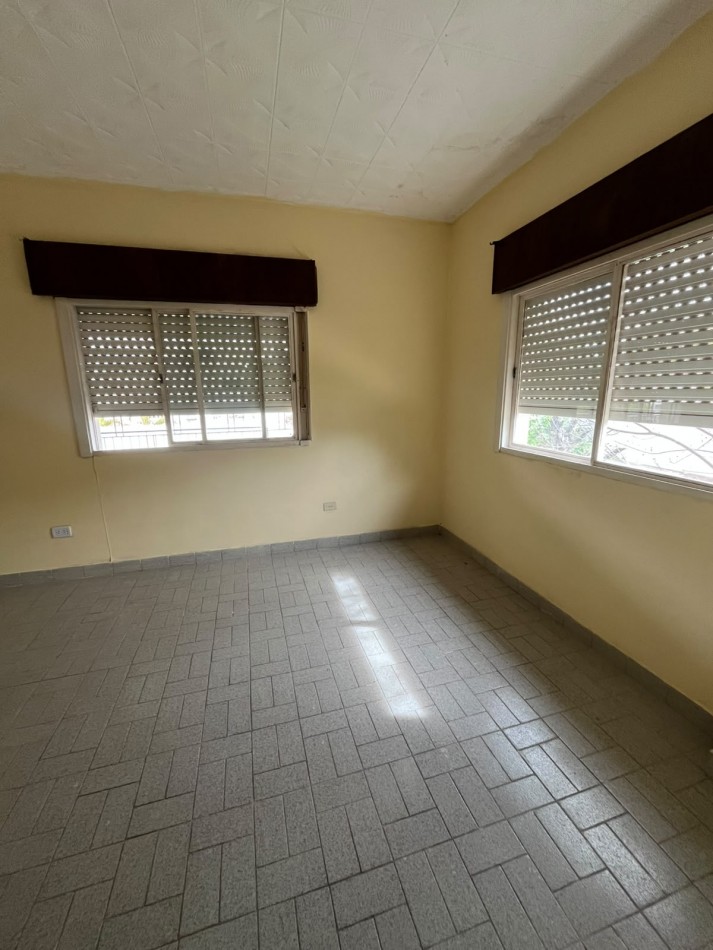 CASA EN YERBA BUENA DIEGO DE VILLARROEL AL 100 DE 6 DORMITORIOS APTA VIVIENDA O COMERCIAL