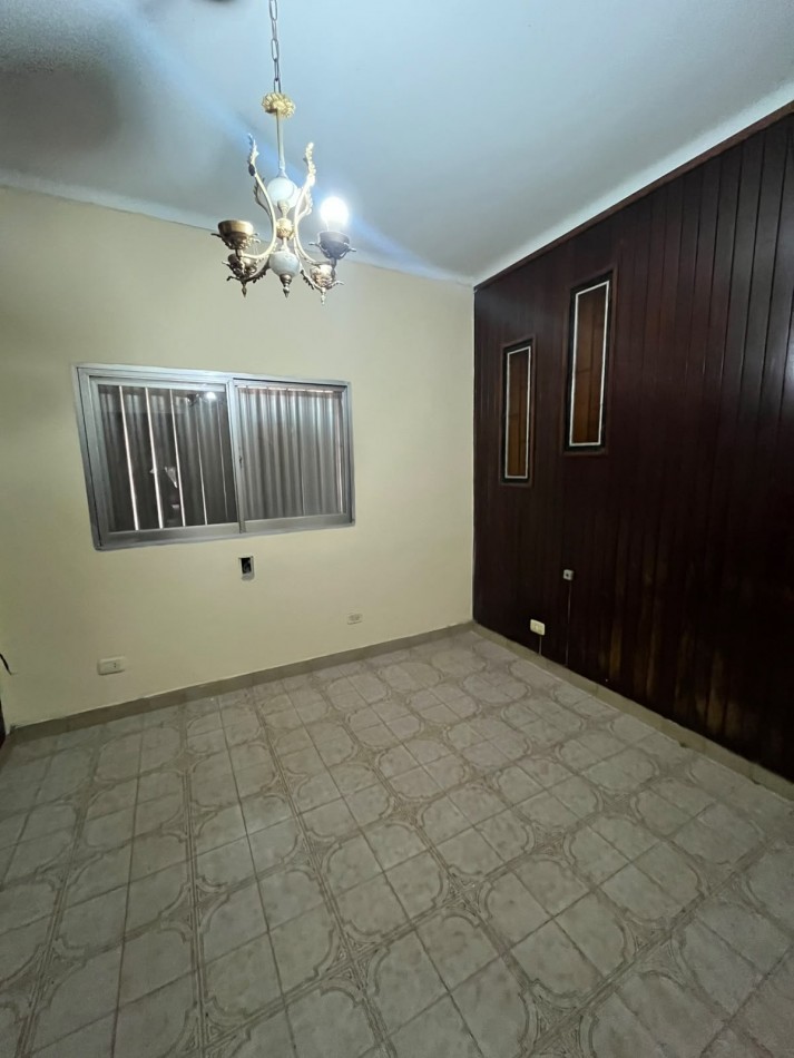 CASA EN YERBA BUENA DIEGO DE VILLARROEL AL 100 DE 6 DORMITORIOS APTA VIVIENDA O COMERCIAL