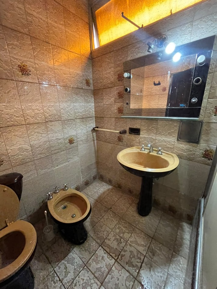 CASA EN YERBA BUENA DIEGO DE VILLARROEL AL 100 DE 6 DORMITORIOS APTA VIVIENDA O COMERCIAL