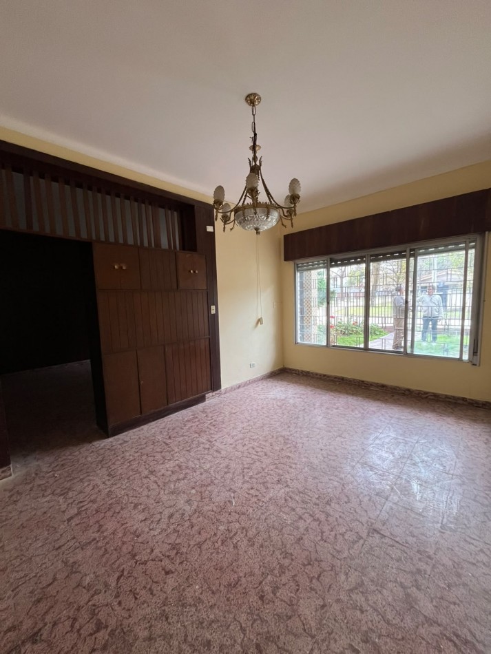 CASA EN YERBA BUENA DIEGO DE VILLARROEL AL 100 DE 6 DORMITORIOS APTA VIVIENDA O COMERCIAL