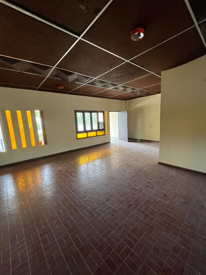 CASA EN YERBA BUENA DIEGO DE VILLARROEL AL 100 DE 6 DORMITORIOS APTA VIVIENDA O COMERCIAL