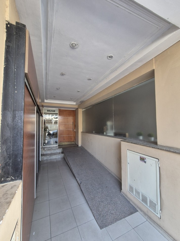DEPARTAMENTO DE TRES DORMITORIOS CON PATIO EN BOLIVAR 1055 A METROS PLAZA BELGRANO