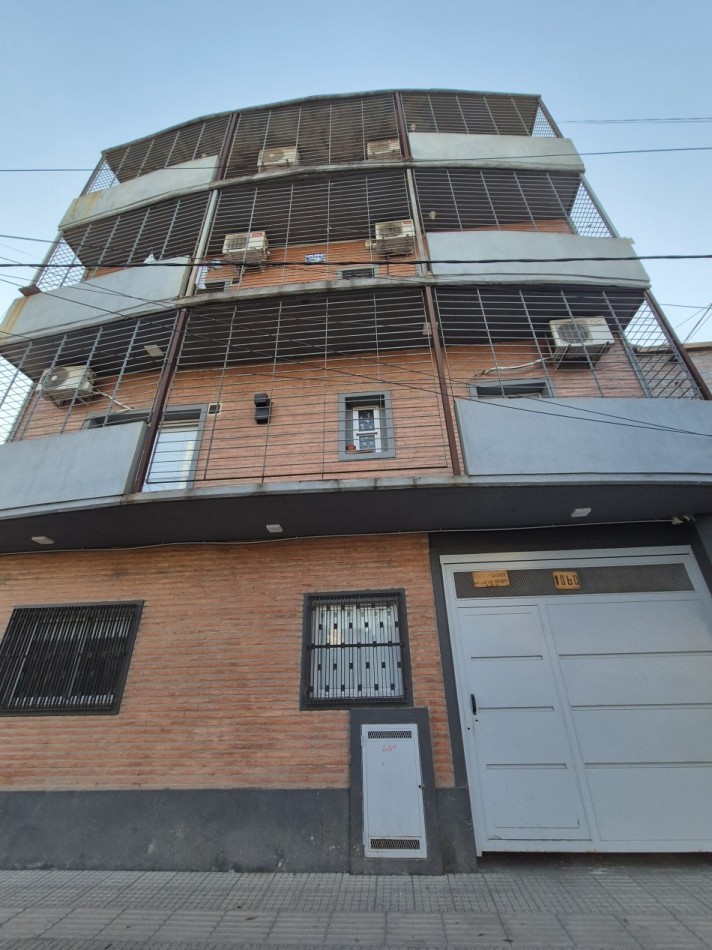 DEPARTAMENTO DE UN DORMITORIO CON ESCRITURA EN SUIPACHA 1060 OPORTUNIDAD 