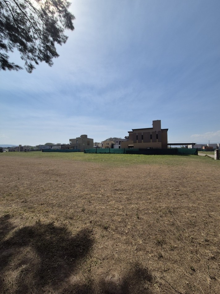 Lotes en Country Praderas del Nogal en Los Nogales con escritura 