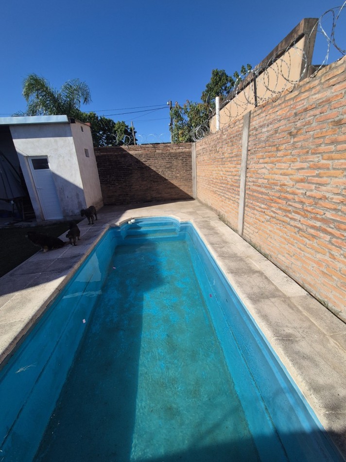 CASA APTA CREDITO EN BARRIO ATSA CINCO DORMITORIOS Y PILETA ALTURA AVENIDA EJERCITO DEL NORTE AL 1700