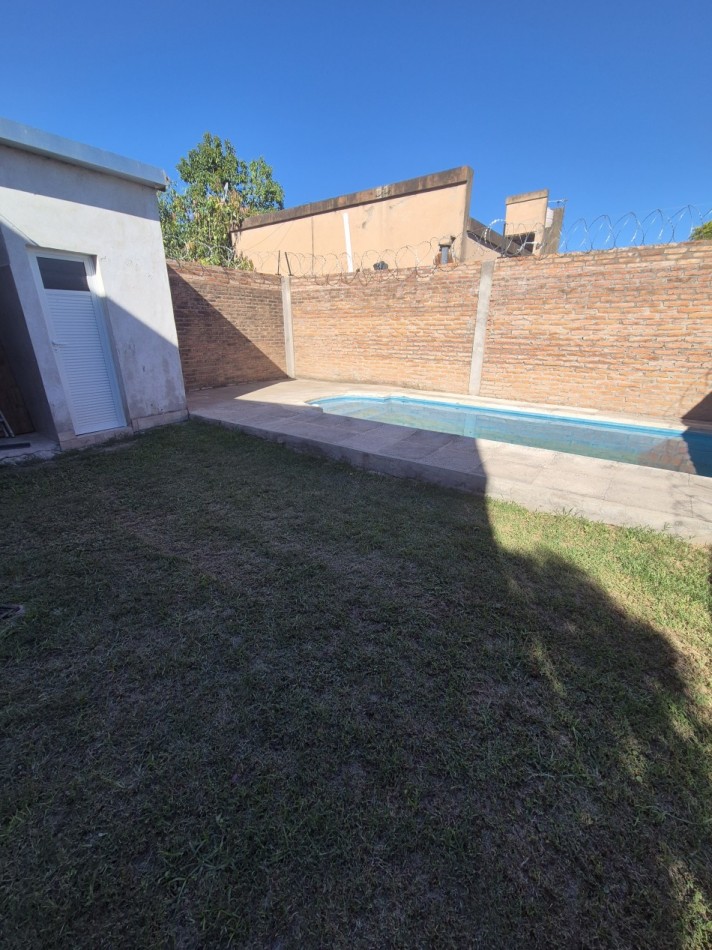 CASA APTA CREDITO EN BARRIO ATSA CINCO DORMITORIOS Y PILETA ALTURA AVENIDA EJERCITO DEL NORTE AL 1700