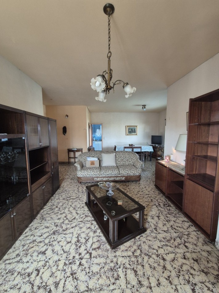 DEPARTAMENTO SEMIPISO DE TRES DORMITORIOS EN 24 DE SETIEMBRE Y LAS HERAS CON TERRAZA 