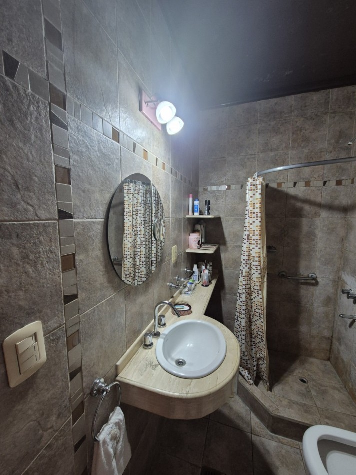 DEPARTAMENTO SEMIPISO DE TRES DORMITORIOS EN 24 DE SETIEMBRE Y LAS HERAS CON TERRAZA 