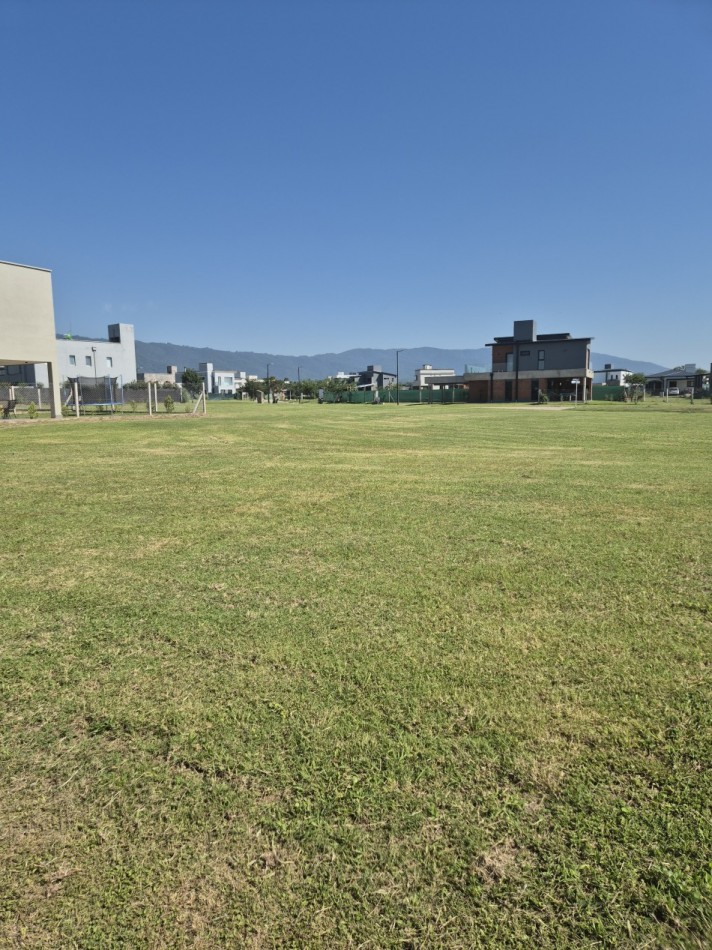 HERMOSO LOTE CENTRAL  DE 372 M2 EN COUNTRY VIENTO SUR EN SAN PABLO